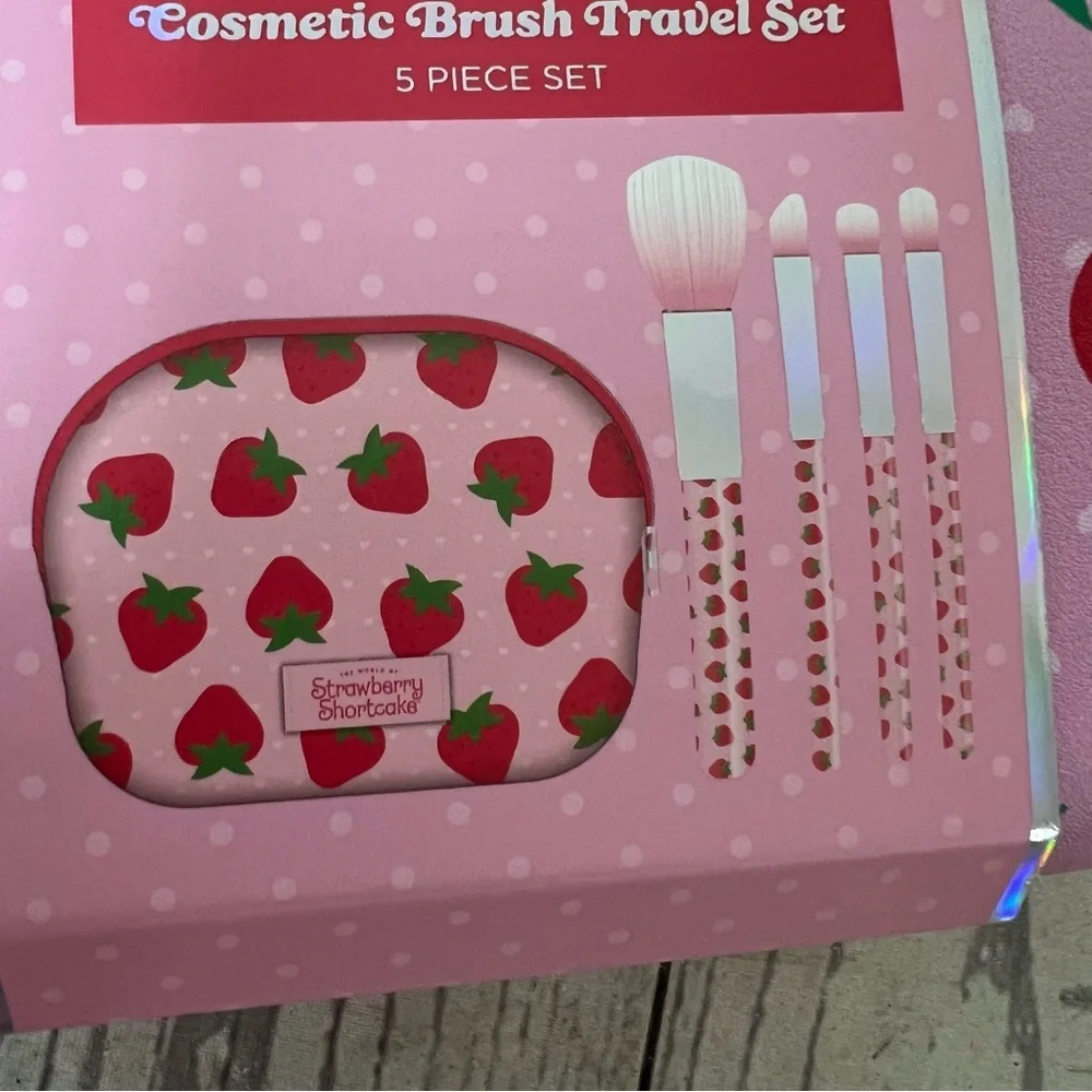 NWT Strawberry Shortcake Cosmetic Brush Travel Set 5 Pieces